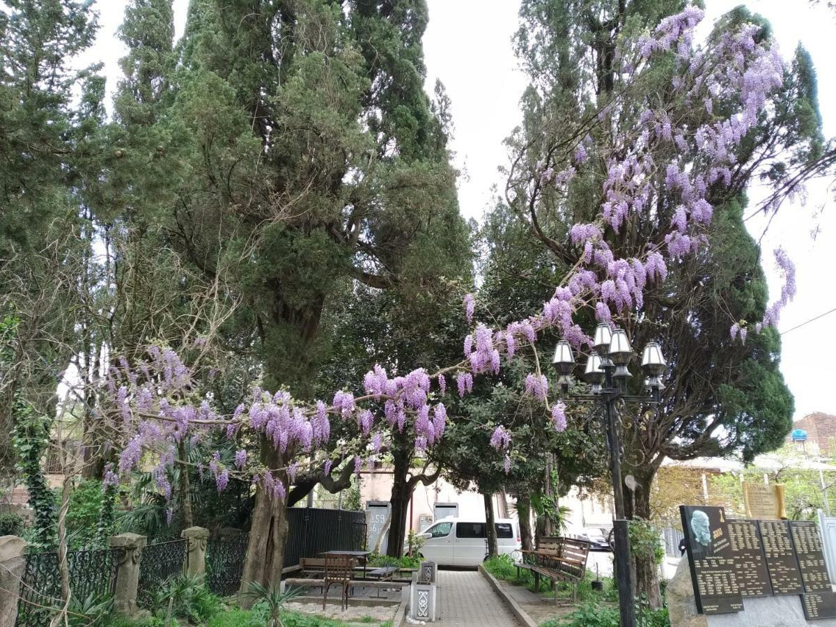 Downtown Guest House Kutaisi Exterior photo